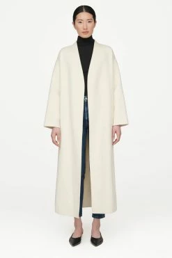 Anine BingHunter Coat - White -Viktoria & Woods shop AB HUNTER COAT WHITEA 01 4065 100 03 1700x d0997de8 6649 4035 a0c2 eaab3e933350@2x