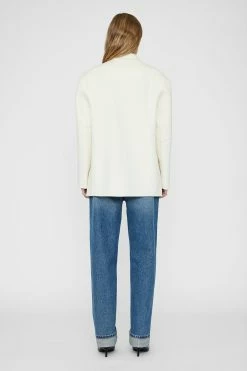 Anine BingQuinn Blazer - White 6 Anine BingQuinn Blazer - White -Viktoria & Woods shop AB QUINN BLAZER WHITEA 01 7073 150 0701 1700x 4e68f0b1 ee98 41d7 954f 78cded3bda24@2x