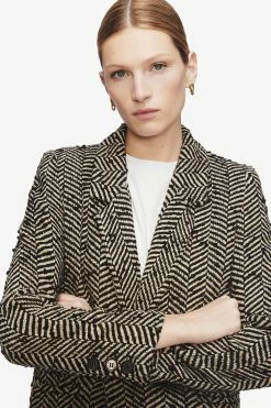 Anine BingFishbone Blazer - Cream And Black -Viktoria & Woods shop ANINE BING FISHBONE BLAZER CREAM AND BLACK A 01 2001 001 0120 985x 2ed0a67f f8e5 469b 8aab c66fd00422d8@2x